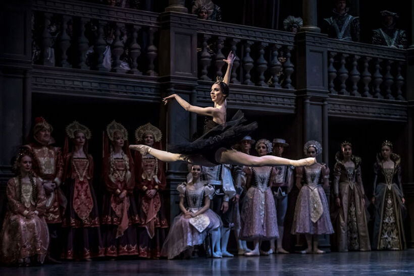 Swan Lake (Alina Nanu). Photo: Sergej Gherciu.